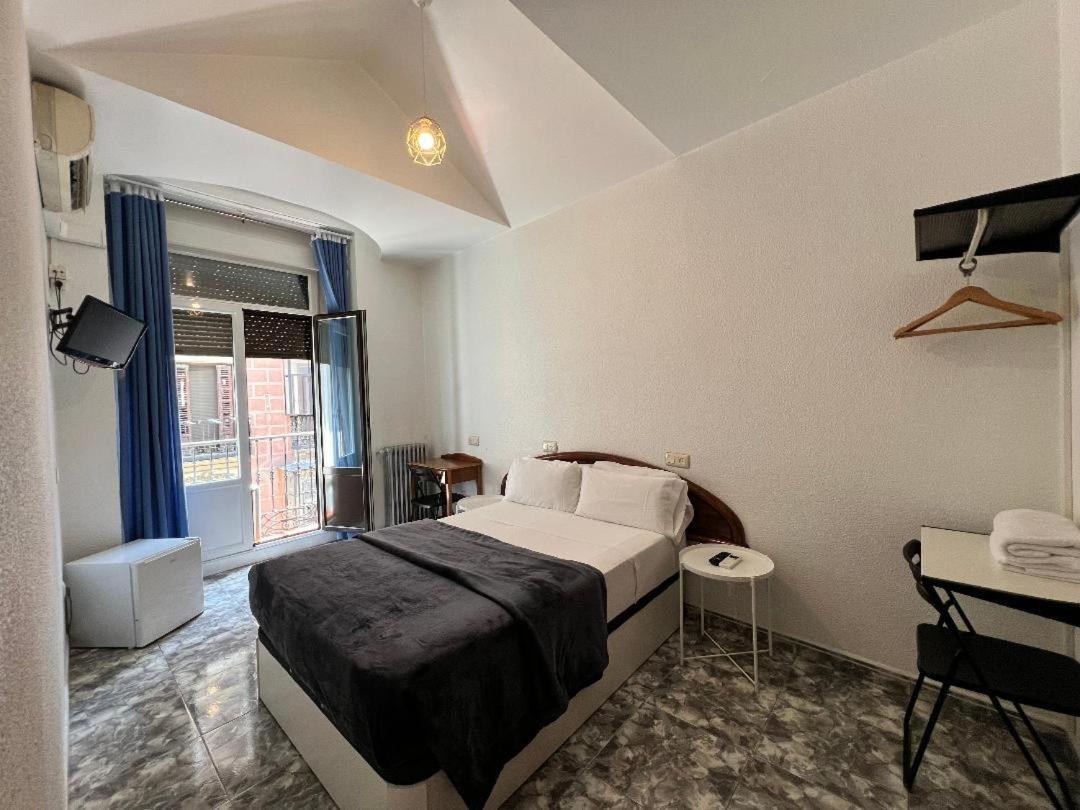 Hostal Palacios Fuencarral Madrid Exterior foto