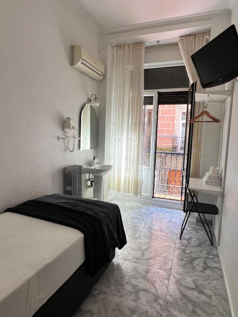 Hostal Palacios Fuencarral Madrid Exterior foto