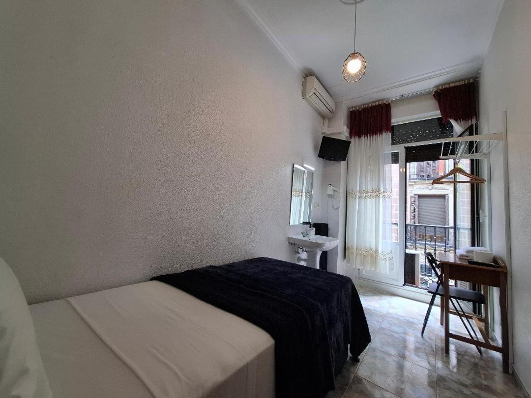 Hostal Palacios Fuencarral Madrid Exterior foto