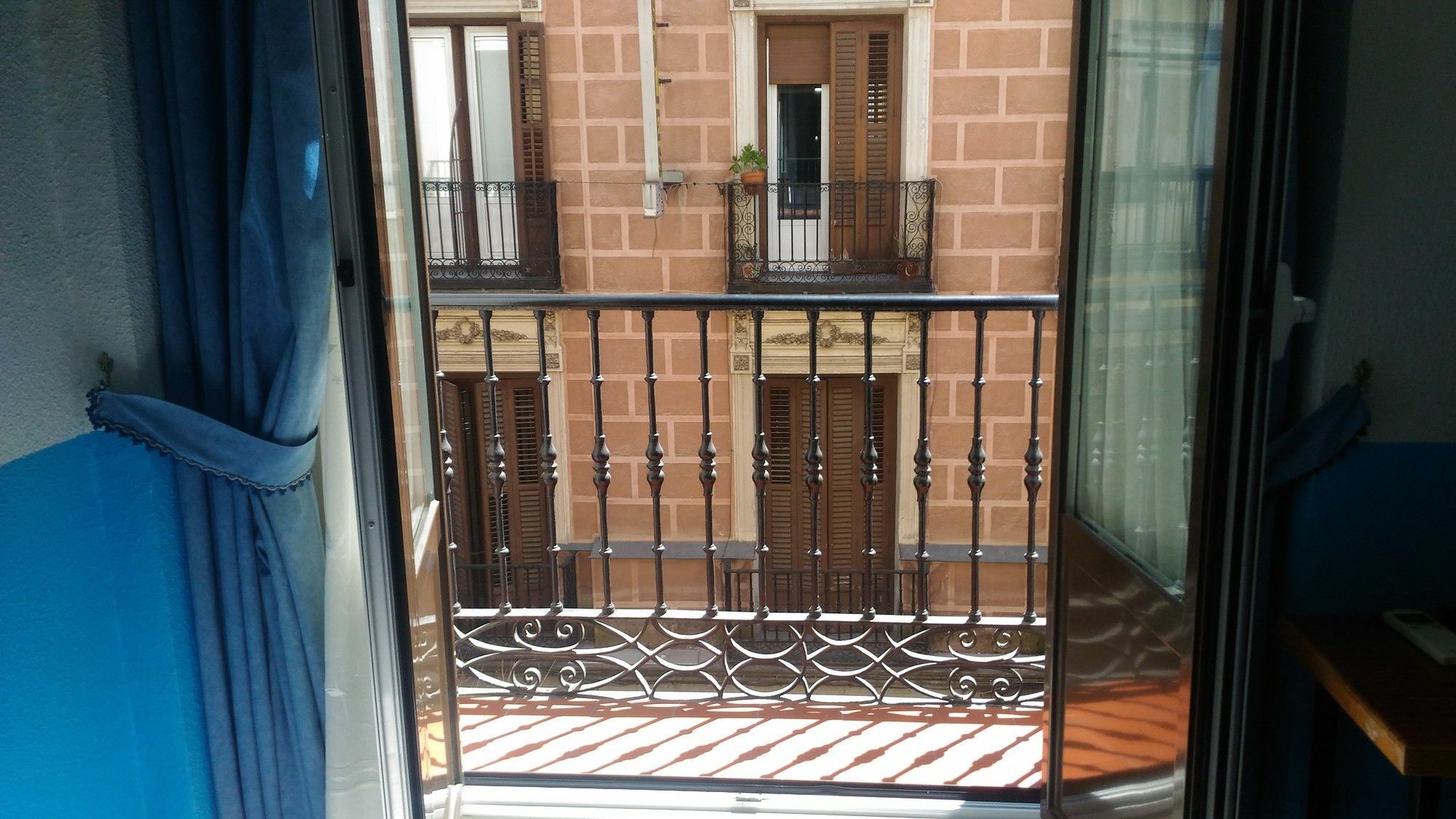 Hostal Palacios Fuencarral Madrid Exterior foto